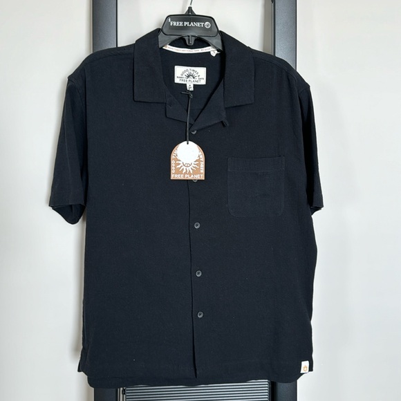 Free Planet Black button up shirt - Picture 1 of 4